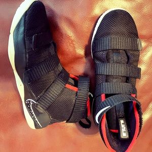 Boys size 3. Lebron James Soldier 11 Nike